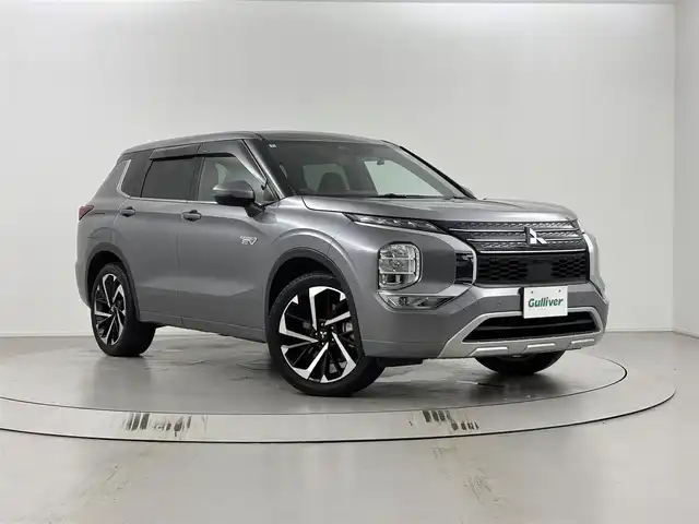 三菱 アウトランダー ＰＨＥＶ P 埼玉県 2022(令4)年 4.6万km チタニウムグレーメタリック 4WD/急速充電/純正ナビ/（フルセグTV/Bluetooth/アンドロイドオート/AM/FM）/全方位カメラ/レーダークルーズコントロール/前方衝突防止支援/踏み間違い衝突防止アシスト/コーナーセンサー/パワーバックドア /AC1500W/BOSEサウンド/レザーシート/パワーシート、シートメモリ/シートヒーター/ハンドルヒーター/オートLEDヘッドライト/ヘッドアップディスプレイ/前後ドライブレコーダーDH5-S/ETC2.0/スマートキー/プッシュスタート/純正フロアマット/純正２０インチアルミホイール