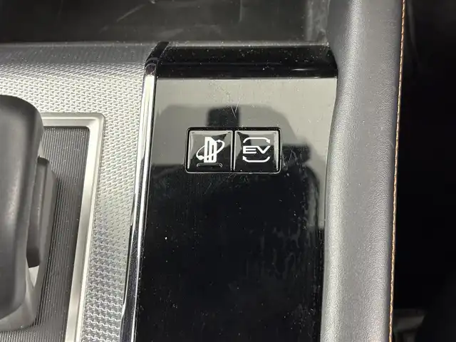 三菱 アウトランダー ＰＨＥＶ P 埼玉県 2022(令4)年 4.6万km チタニウムグレーメタリック 4WD/急速充電/純正ナビ/（フルセグTV/Bluetooth/アンドロイドオート/AM/FM）/全方位カメラ/レーダークルーズコントロール/前方衝突防止支援/踏み間違い衝突防止アシスト/コーナーセンサー/パワーバックドア /AC1500W/BOSEサウンド/レザーシート/パワーシート、シートメモリ/シートヒーター/ハンドルヒーター/オートLEDヘッドライト/ヘッドアップディスプレイ/前後ドライブレコーダーDH5-S/ETC2.0/スマートキー/プッシュスタート/純正フロアマット/純正２０インチアルミホイール