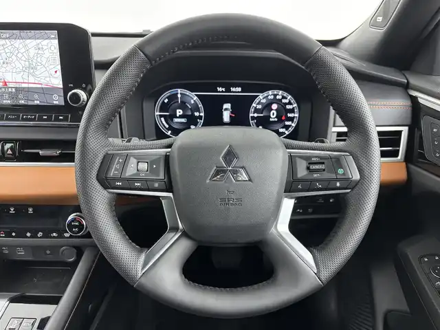 三菱 アウトランダー ＰＨＥＶ P 埼玉県 2022(令4)年 4.6万km チタニウムグレーメタリック 4WD/急速充電/純正ナビ/（フルセグTV/Bluetooth/アンドロイドオート/AM/FM）/全方位カメラ/レーダークルーズコントロール/前方衝突防止支援/踏み間違い衝突防止アシスト/コーナーセンサー/パワーバックドア /AC1500W/BOSEサウンド/レザーシート/パワーシート、シートメモリ/シートヒーター/ハンドルヒーター/オートLEDヘッドライト/ヘッドアップディスプレイ/前後ドライブレコーダーDH5-S/ETC2.0/スマートキー/プッシュスタート/純正フロアマット/純正２０インチアルミホイール