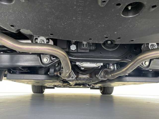レクサス ＩＳ 300h バージョンL 栃木県 2021(令3)年 2.4万km ソニックチタニウム ワンオーナー/純正メモリーナビ/　・Bluetooth/フルセグTV/CD/DVD/SD/USB/AUX/AM/FM/Lexus Safety System＋/　・パーキングサポートブレーキ/　・プリクラッシュセーフティ/　・レーダークルーズコントロール/　・クリアランスソナー/　・レーントレーシングアシスト/　・ブラインドスポットモニター/　・オートマチックハイビーム/全周囲カメラ/ドライブレコーダー/ビルトインETC2.0/シートヒーター(D/N席)/パワーシート(D/N席)/黒革シート/革巻きステアリング/純正フロアマット/純正LEDヘッドライト/純正19インチアルミホイール/スペアキー×2本/カードキー×1枚/取扱説明書/保証書
