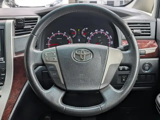 トヨタ アルファード 240S 栃木県 2012(平24)年 10.3万km ホワイトパールクリスタルシャイン (株)IDOMが運営する【じしゃロン宇都宮店】の自社ローン対象車両になります。こちらは現金またはオートローンご利用時の価格です。自社ローンご希望の方は別途その旨お申付け下さい/純正ナビ/CD/DVD/BT/TV/サンルーフ/後席用モニター/両側パワースライドドア/コーナーセンサー/バックカメラ/ETC/純正18インチAW/スマートキー/プッシュスタート/ドアバイザー/ドアミラーウインカー