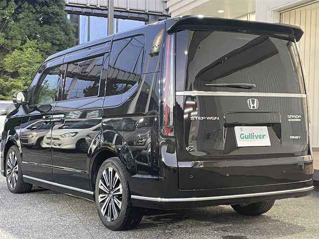 ホンダ ステップワゴン スパーダ eHEV プレミアムライン 千葉県 2022(令4)年 1.7万km クリスタルブラックパール 純正11.4インチHonda CONNECTナビ/(CD/DVD/BT/フルセグTV/HDMI)/純正15.6インチ後席モニター/全方位カメラ/衝突被害軽減システム/レーンキープアシスト/両側パワースライドドア/電動リアゲート/レーダークルーズコントロール/パドルシフト/電子パーキングブレーキ/オートホールドスイッチ/ブラインドスポットモニター/ハーフレザーシート/シートヒーター(前席、2列目)/リアサンシェード/リアオートエアコン/オットマン/ビルドインETC/LEDヘッドライト/オートライト/純正前後ドライブレコーダー/ドアバイザー/純正フロアマット/純正17インチAW/スペアキー/取扱説明書/新車時保証書