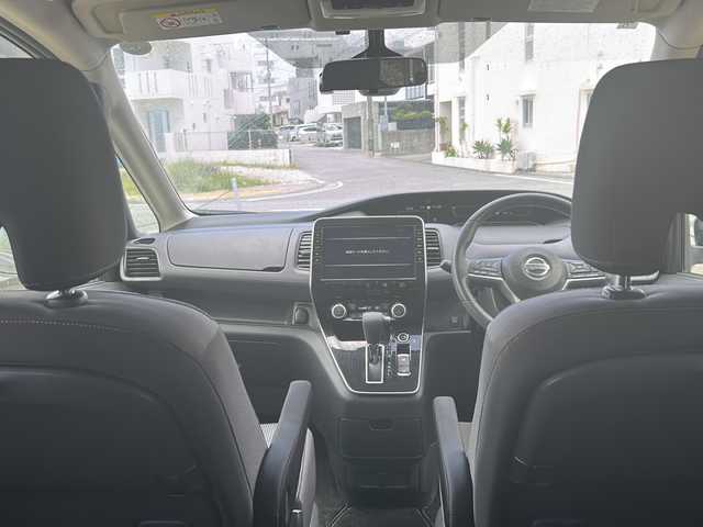 日産 セレナ ハイウェイスター V 沖縄県 2020(令2)年 7.6万km ダイヤモンドブラック 県外仕入/禁煙車/純正ナビ　フルセグＴＶ　Bluetooth DVD・Blu-ray再生可/両側パワースライドドア　/プロパイロット　/バックカメラ 全方位カメラ　/前方ドライブレコーダー　/ブラインドスポットモニター/パーキングアシスト/リアロールサンシェード　/ＬＥＤヘッドライト/オートライト/革巻きステアリング/ステアリングスイッチ/電動サイドブレーキ/オートホールド/ウインカードアミラー/スマートキー