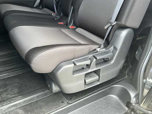 日産 セレナ ハイウェイスター V 沖縄県 2020(令2)年 7.6万km ダイヤモンドブラック 県外仕入/禁煙車/純正ナビ　フルセグＴＶ　Bluetooth DVD・Blu-ray再生可/両側パワースライドドア　/プロパイロット　/バックカメラ 全方位カメラ　/前方ドライブレコーダー　/ブラインドスポットモニター/パーキングアシスト/リアロールサンシェード　/ＬＥＤヘッドライト/オートライト/革巻きステアリング/ステアリングスイッチ/電動サイドブレーキ/オートホールド/ウインカードアミラー/スマートキー