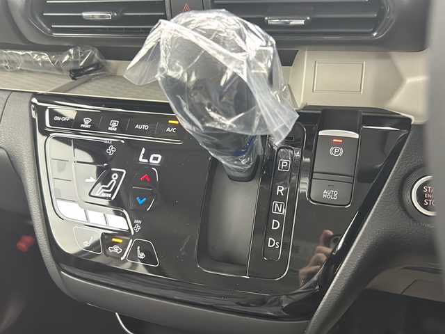 三菱 デリカミニ T プレミアム 秋田県 2025(令7)年 0.1千km ナチュラルアイボリーメタリック ４ＷＤ/ワンオーナー/純正ディスプレイオーディオ/　(Bluetooth/USB/AppleCarPlay/AndroidAuto)/全方位カメラ/マイパイロット/　(レーダークルーズコントロール/車線維持支援）/両側パワースライドドア/ハンズフリースライドドア/ステアリングヒーター/シートヒーター（D/N席)/パドルシフト/オートブレーキホールド/デジタルインナーミラー/スマートキー/スペアキー/サイドデカール/取扱説明書/保証書