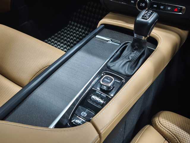 ボルボ Ｖ９０ クロスカントリー T5 AWD サマム 群馬県 2017(平29)年 6.9万km メープルブラウンM Bowers&Wilkinsサウンド/全方位カメラ/メモリ付パワーシート/前後ドラレコ/ヘッドアップディスプレイ/パワーバックドア/アップルCarPlay/LEDライト/Bluetooth/ETC