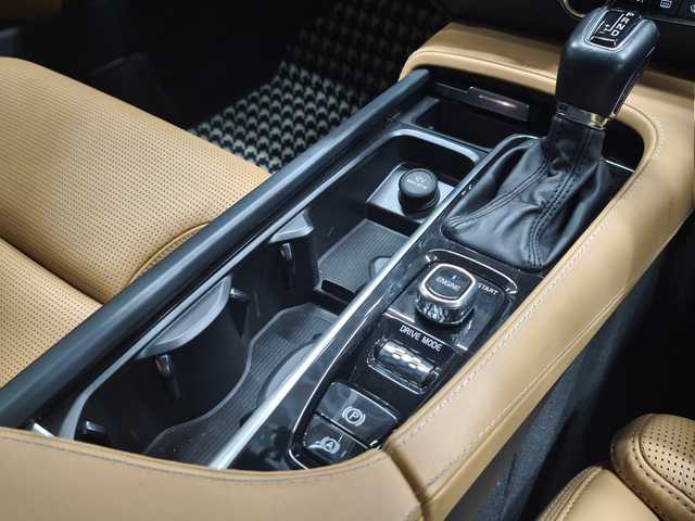 ボルボ Ｖ９０ クロスカントリー T5 AWD サマム 群馬県 2017(平29)年 6.9万km メープルブラウンM Bowers&Wilkinsサウンド/全方位カメラ/メモリ付パワーシート/前後ドラレコ/ヘッドアップディスプレイ/パワーバックドア/アップルCarPlay/LEDライト/Bluetooth/ETC