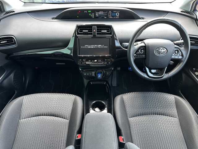 トヨタ プリウス Sセーフティプラス ツートーン 島根県 2018(平30)年 3.8万km ダークブルーマイカメタリック/アティチュードブラックマイカ 純正9インチナビ/CD/DVD/Bluetooth/フルセグTV/バックカメラ/ドライブレコーダー/レーダークルーズコントロール/パーキングアシスト/ビルトインETC/LEDヘッドライト/オートハイビーム/純正フロアマット/純正ドアバイザー/スマートキー/プッシュスタート /スペアキー