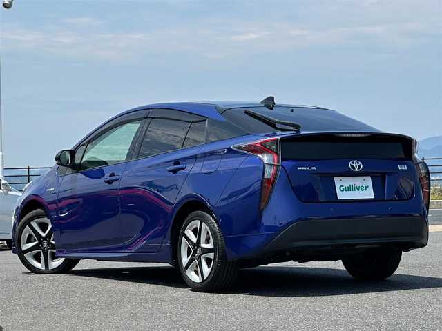 トヨタ プリウス Sセーフティプラス ツートーン 島根県 2018(平30)年 3.8万km ダークブルーマイカメタリック/アティチュードブラックマイカ 純正9インチナビ/CD/DVD/Bluetooth/フルセグTV/バックカメラ/ドライブレコーダー/レーダークルーズコントロール/パーキングアシスト/ビルトインETC/LEDヘッドライト/オートハイビーム/純正フロアマット/純正ドアバイザー/スマートキー/プッシュスタート /スペアキー