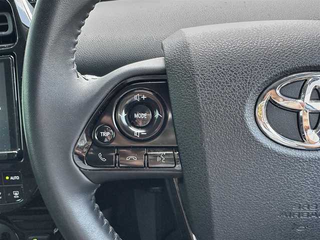 トヨタ プリウス Sセーフティプラス ツートーン 島根県 2018(平30)年 3.8万km ダークブルーマイカメタリック/アティチュードブラックマイカ 純正9インチナビ/CD/DVD/Bluetooth/フルセグTV/バックカメラ/ドライブレコーダー/レーダークルーズコントロール/パーキングアシスト/ビルトインETC/LEDヘッドライト/オートハイビーム/純正フロアマット/純正ドアバイザー/スマートキー/プッシュスタート /スペアキー