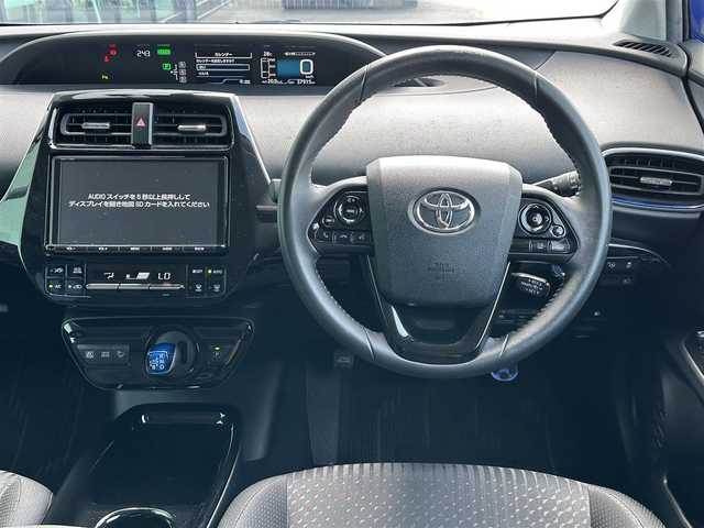 トヨタ プリウス Sセーフティプラス ツートーン 島根県 2018(平30)年 3.8万km ダークブルーマイカメタリック/アティチュードブラックマイカ 純正9インチナビ/CD/DVD/Bluetooth/フルセグTV/バックカメラ/ドライブレコーダー/レーダークルーズコントロール/パーキングアシスト/ビルトインETC/LEDヘッドライト/オートハイビーム/純正フロアマット/純正ドアバイザー/スマートキー/プッシュスタート /スペアキー