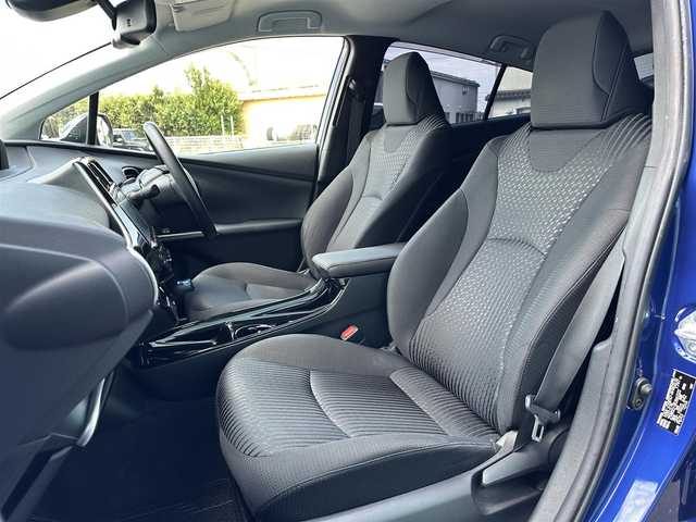 トヨタ プリウス Sセーフティプラス ツートーン 島根県 2018(平30)年 3.8万km ダークブルーマイカメタリック/アティチュードブラックマイカ 純正9インチナビ/CD/DVD/Bluetooth/フルセグTV/バックカメラ/ドライブレコーダー/レーダークルーズコントロール/パーキングアシスト/ビルトインETC/LEDヘッドライト/オートハイビーム/純正フロアマット/純正ドアバイザー/スマートキー/プッシュスタート /スペアキー