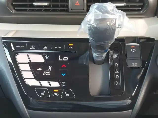 三菱 デリカミニ T プレミアム 東京都 2025(令7)年 0.1千km パール 登録済未使用車/純正9型ディスプレイオーディオ/CHAMONIXパッケージ/マイパイロット/デジタルインナーミラー/両側パワースライドドア/シートヒーター/ハーフレザーシート/レーダークルーズコントロール/コーナーセンサー/アイドリングストップ/e-Assist/・衝突軽減ブレーキ/・踏み間違い衝突防止アシスト/・車線維持支援システム/・オートマチックハイビーム