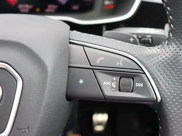 アウディ Ｑ３ 35TDIクワトロ Sライン 宮城県 2020(令2)年 2.6万km デイトナグレーパールエフェクト 純正MMIナビ【ＢＴ／フルセグＴＶ】/ワンオーナー　/プラスパッケージ/アシスタンスパッケージ/ベーシックパッケージ/ブラックレザーシート　/３６０°カメラ　/ドライブレコーダー　/アンビエントライト　/シートヒーター/パワーシート/ワイヤレス充電　/純正１９インチＡＷ　/アダプティブクルーズコントロール/パーキングアシスト/ルーフレール/オートホールド/リアクロストラフィックアシスト/パドルシフト/純正フロアマット/ダウンヒルアシストコントロール/ETC2.0/LEDヘッドライト/禁煙車