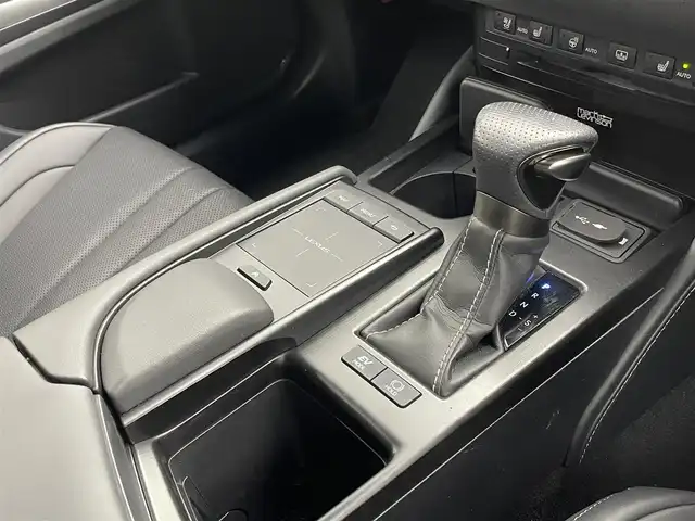 レクサス ＥＳ 300h Fスポーツ 茨城県 2019(平31)年 3万km ホワイトノーヴァガラスフレーク 純正12.3型ナビ/フルセグ/AM/FM/CD/Bluetooth/マークレビンソン(サウンド)/サンルーフ/バックカメラ/Lexus Safety System ＋/・プリクラッシュセーフティー/・レーントレーシングアシスト/・オートマチックハイビーム/・レーダークルーズコントロール/・ロードサインアシスト/D+N席　/・シートヒーター/・ベンチレーション/・パワーシート/ドラレコ/前後コーナーセンサー/　　　　　　　