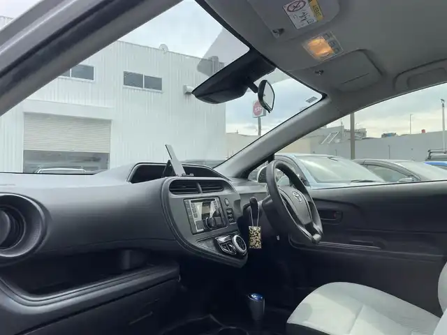 トヨタ アクア L 千葉県 2019(平31)年 4.8万km シルバーM 純正オーディオ/ETC/プリクラッシュセーフティ/レーンディパーチャーアラート/オートハイビーム/オートエアコン/フロアマット
