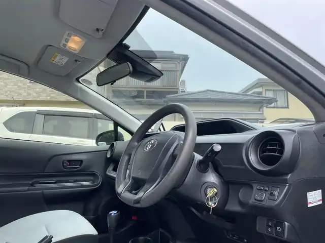 トヨタ アクア L 千葉県 2019(平31)年 4.8万km シルバーM 純正オーディオ/ETC/プリクラッシュセーフティ/レーンディパーチャーアラート/オートハイビーム/オートエアコン/フロアマット