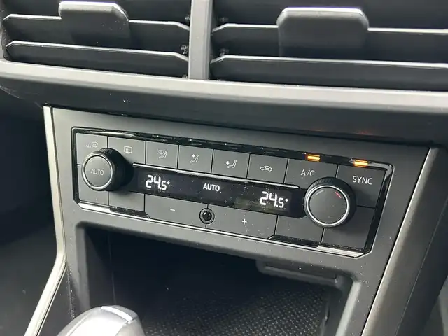 フォルクスワーゲン ポロ TSIコンフォートライン 東京都 2021(令3)年 1.8万km リーフブルーメタリック ワンオーナー/R4/R5/R6年分ディーラー整備記録簿あり/8インチタッチスクリーン/SSDナビ／Bluetoothオーディオ／バックカメラ/セーフティパッケージ/・アダプティブクルーズ/・レーンキープアシスト/・ブラインドスポット/・パークディスタンスコントロール/LEDヘッドランプ/ETC2.0/ドライブレコーダー/純正フロアマット/純正15インチアルミホイール/スマートエントリー／スタートシステム