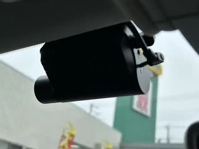 フォルクスワーゲン ポロ TSIコンフォートライン 東京都 2021(令3)年 1.8万km リーフブルーメタリック ワンオーナー/R4/R5/R6年分ディーラー整備記録簿あり/8インチタッチスクリーン/SSDナビ／Bluetoothオーディオ／バックカメラ/セーフティパッケージ/・アダプティブクルーズ/・レーンキープアシスト/・ブラインドスポット/・パークディスタンスコントロール/LEDヘッドランプ/ETC2.0/ドライブレコーダー/純正フロアマット/純正15インチアルミホイール/スマートエントリー／スタートシステム