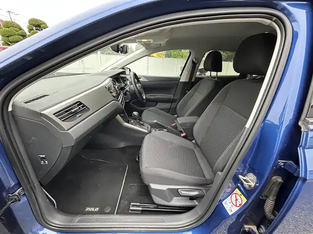 フォルクスワーゲン ポロ TSIコンフォートライン 東京都 2021(令3)年 1.8万km リーフブルーメタリック ワンオーナー/R4/R5/R6年分ディーラー整備記録簿あり/8インチタッチスクリーン/SSDナビ／Bluetoothオーディオ／バックカメラ/セーフティパッケージ/・アダプティブクルーズ/・レーンキープアシスト/・ブラインドスポット/・パークディスタンスコントロール/LEDヘッドランプ/ETC2.0/ドライブレコーダー/純正フロアマット/純正15インチアルミホイール/スマートエントリー／スタートシステム