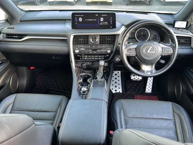 レクサス ＲＸ 300 Fスポーツ 福岡県 2019(令1)年 2.9万km ホワイトノーヴァガラスフレーク 純正12.3インチナビ/（AM/FM/CD/DVD/SD/USB/BT/AUX/フルセグ）/レーダークルーズコントロール/前後コーナーセンサー/レーンキープアシスト/衝突軽減ブレーキ/ロードサインアシスト/ヘッドアップディスプレイ/レーントレーシングアシスト/ブラインドスポットモニター/ETC2.0/バック+サイドカメラ/電動リアゲート/前後ドライブレコーダー/オートライト/オートハイビーム/LEDヘッドライト/フォグランプ/電動パーキングブレーキ/オートホールド/置くだけ充電/社外レーダー/ヒートステアリング/レザーシート/D+N席パワーシート/D+N席シートヒーター/エアシート/D席メモリーシート/純正22インチアルミホイール/パドルシフト/エアロ（F/S/R）/純正フロアマット/100V電源/後席サンシェード/カードキー付き/保証書・記録簿
