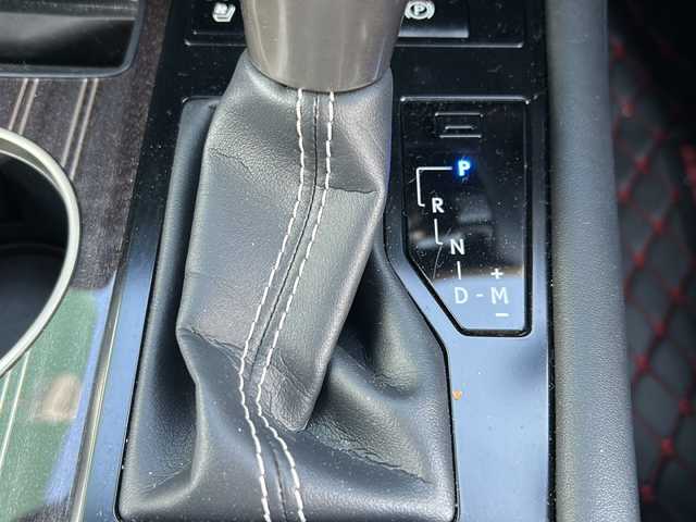 レクサス ＲＸ 300 Fスポーツ 福岡県 2019(令1)年 2.9万km ホワイトノーヴァガラスフレーク 純正12.3インチナビ/（AM/FM/CD/DVD/SD/USB/BT/AUX/フルセグ）/レーダークルーズコントロール/前後コーナーセンサー/レーンキープアシスト/衝突軽減ブレーキ/ロードサインアシスト/ヘッドアップディスプレイ/レーントレーシングアシスト/ブラインドスポットモニター/ETC2.0/バック+サイドカメラ/電動リアゲート/前後ドライブレコーダー/オートライト/オートハイビーム/LEDヘッドライト/フォグランプ/電動パーキングブレーキ/オートホールド/置くだけ充電/社外レーダー/ヒートステアリング/レザーシート/D+N席パワーシート/D+N席シートヒーター/エアシート/D席メモリーシート/純正22インチアルミホイール/パドルシフト/エアロ（F/S/R）/純正フロアマット/100V電源/後席サンシェード/カードキー付き/保証書・記録簿