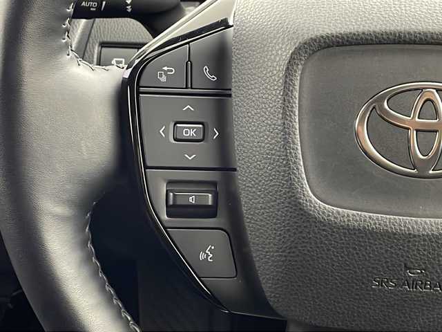 トヨタ プリウス Z 兵庫県 2023(令5)年 2万km アティチュードブラックマイカ ・純正12.3インチディスプレイオーディオ＋ナビ機能/・Bluetooth/TV/AM/FM/・パノラミックビューモニター/・トヨタセーフティセンス/・プリクラッシュセーフティ/・緊急時操舵支援/・レーントレーシングアシスト/・レーンディバーチャーアラート/・レーダクルーズコントロール/・オートマチックハイビーム/・ロードサインアシスト/・ドライバー異常時対応システム/・プロアクティブドライビングシステム/・発進遅れ告知機能/・ブラインドスポットモニター/・パワーバックドア/・純正デジタルインナーミラー/・革巻きステアリング/・ステアリングヒーター/・ステアリングスイッチ/・パーキングサポートブレーキ/・革シート/・運転席メモリー付きパワーシート/・前席シートヒーター/・前席ベンチレーション/・純正フロアマット/・モデリスタエアロ/・LEDヘッドライト/・フォグランプ/・純正19インチアルミホイールタイヤ/・ビルトインETC2.0/・100V充電