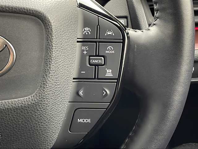 トヨタ プリウス Z 兵庫県 2023(令5)年 2万km アティチュードブラックマイカ ・純正12.3インチディスプレイオーディオ＋ナビ機能/・Bluetooth/TV/AM/FM/・パノラミックビューモニター/・トヨタセーフティセンス/・プリクラッシュセーフティ/・緊急時操舵支援/・レーントレーシングアシスト/・レーンディバーチャーアラート/・レーダクルーズコントロール/・オートマチックハイビーム/・ロードサインアシスト/・ドライバー異常時対応システム/・プロアクティブドライビングシステム/・発進遅れ告知機能/・ブラインドスポットモニター/・パワーバックドア/・純正デジタルインナーミラー/・革巻きステアリング/・ステアリングヒーター/・ステアリングスイッチ/・パーキングサポートブレーキ/・革シート/・運転席メモリー付きパワーシート/・前席シートヒーター/・前席ベンチレーション/・純正フロアマット/・モデリスタエアロ/・LEDヘッドライト/・フォグランプ/・純正19インチアルミホイールタイヤ/・ビルトインETC2.0/・100V充電