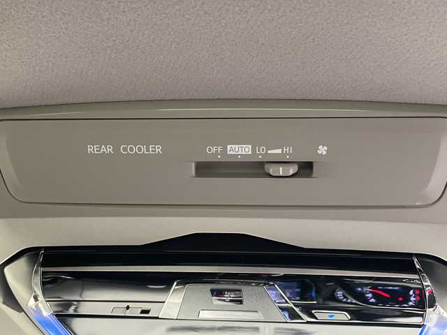 トヨタ ヴォクシー ZS 煌 愛媛県 2015(平27)年 11.4万km ブラック ALPINE10型ナビ/フルセグ　Bluetooth DVD再生可/ALPINE後席フリップダウンモニター/クルーズコントロール//ワンタッチスイッチ付パワースライドドア（両側）/LEDフロントフォグランプ/LEDクリアランスランプ（メッキエクステンション）/LEDルームランプ（フロントパーソナル・センター・リヤ）/フードモール（中央：メッキ、上:ブラック、下：メッキ）/レザー調シートカバー/Toyota Safety Sense C/（・プリクラッシュセーフティシステム/ （レーザーレーダー＋単眼カメラ方式）/・レーンディパーチャーアラート/・オートマチックハイビーム）/専用エアロパーツ（フロント大型バンパー［メッキ加飾付］/＋フロントフェンダー＋リヤ大型バンパー＋リヤスポイラー＋大型サイドマッドガード