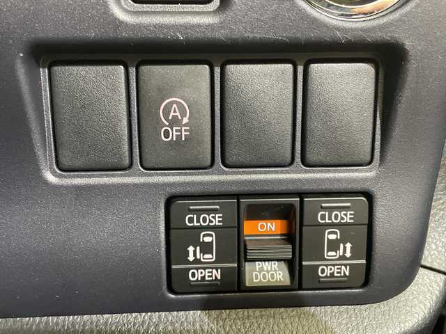 トヨタ ヴォクシー ZS 煌 愛媛県 2015(平27)年 11.4万km ブラック ALPINE10型ナビ/フルセグ　Bluetooth DVD再生可/ALPINE後席フリップダウンモニター/クルーズコントロール//ワンタッチスイッチ付パワースライドドア（両側）/LEDフロントフォグランプ/LEDクリアランスランプ（メッキエクステンション）/LEDルームランプ（フロントパーソナル・センター・リヤ）/フードモール（中央：メッキ、上:ブラック、下：メッキ）/レザー調シートカバー/Toyota Safety Sense C/（・プリクラッシュセーフティシステム/ （レーザーレーダー＋単眼カメラ方式）/・レーンディパーチャーアラート/・オートマチックハイビーム）/専用エアロパーツ（フロント大型バンパー［メッキ加飾付］/＋フロントフェンダー＋リヤ大型バンパー＋リヤスポイラー＋大型サイドマッドガード