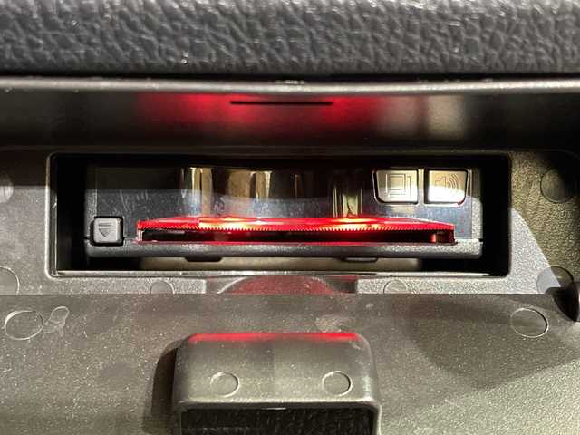 トヨタ ヴォクシー ZS 煌 愛媛県 2015(平27)年 11.4万km ブラック ALPINE10型ナビ/フルセグ　Bluetooth DVD再生可/ALPINE後席フリップダウンモニター/クルーズコントロール//ワンタッチスイッチ付パワースライドドア（両側）/LEDフロントフォグランプ/LEDクリアランスランプ（メッキエクステンション）/LEDルームランプ（フロントパーソナル・センター・リヤ）/フードモール（中央：メッキ、上:ブラック、下：メッキ）/レザー調シートカバー/Toyota Safety Sense C/（・プリクラッシュセーフティシステム/ （レーザーレーダー＋単眼カメラ方式）/・レーンディパーチャーアラート/・オートマチックハイビーム）/専用エアロパーツ（フロント大型バンパー［メッキ加飾付］/＋フロントフェンダー＋リヤ大型バンパー＋リヤスポイラー＋大型サイドマッドガード