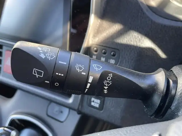 トヨタ ノア ハイブリッド Si 大阪府 2017(平29)年 2.9万km ブラック トヨタセーフティセンス/・プリクラッシュセーフティー/・レーンディパーチャーアラート/・オートマチックハイビーム/・クリアランスソナー/純正10インチナビ/・Bluetooth/フルセグTV/CD/DVD/USB/ラジオ/主要装備/・バックカメラ/・トラクションコントロール/・両側パワースライドドア/・フリップダウンモニター/・ウォークスルー/・LEDヘッドライト/・フォグランプ/・純正フロアマット/・純正AW/・ドライブレコーダー/・ETC２．０