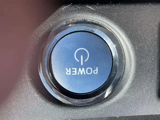 トヨタ ノア ハイブリッド Si 大阪府 2017(平29)年 2.9万km ブラック トヨタセーフティセンス/・プリクラッシュセーフティー/・レーンディパーチャーアラート/・オートマチックハイビーム/・クリアランスソナー/純正10インチナビ/・Bluetooth/フルセグTV/CD/DVD/USB/ラジオ/主要装備/・バックカメラ/・トラクションコントロール/・両側パワースライドドア/・フリップダウンモニター/・ウォークスルー/・LEDヘッドライト/・フォグランプ/・純正フロアマット/・純正AW/・ドライブレコーダー/・ETC２．０