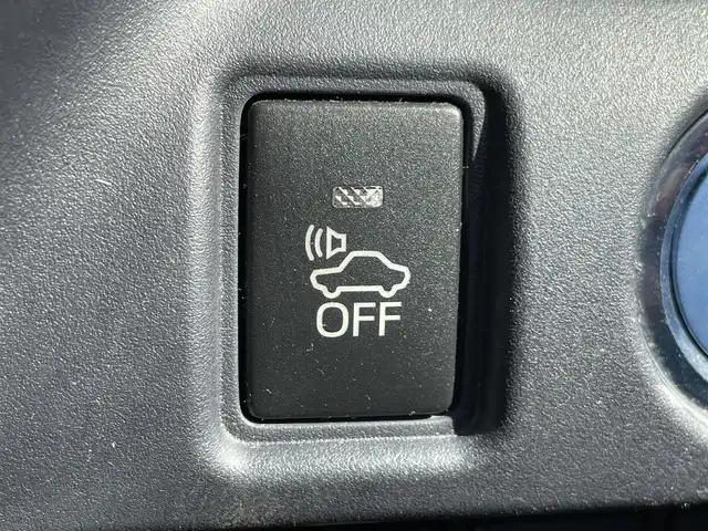 トヨタ ノア ハイブリッド Si 大阪府 2017(平29)年 2.9万km ブラック トヨタセーフティセンス/・プリクラッシュセーフティー/・レーンディパーチャーアラート/・オートマチックハイビーム/・クリアランスソナー/純正10インチナビ/・Bluetooth/フルセグTV/CD/DVD/USB/ラジオ/主要装備/・バックカメラ/・トラクションコントロール/・両側パワースライドドア/・フリップダウンモニター/・ウォークスルー/・LEDヘッドライト/・フォグランプ/・純正フロアマット/・純正AW/・ドライブレコーダー/・ETC２．０