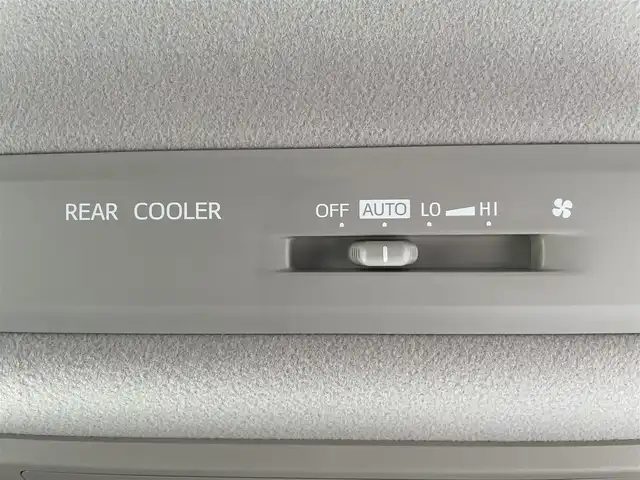 トヨタ ノア ハイブリッド Si 大阪府 2017(平29)年 2.9万km ブラック トヨタセーフティセンス/・プリクラッシュセーフティー/・レーンディパーチャーアラート/・オートマチックハイビーム/・クリアランスソナー/純正10インチナビ/・Bluetooth/フルセグTV/CD/DVD/USB/ラジオ/主要装備/・バックカメラ/・トラクションコントロール/・両側パワースライドドア/・フリップダウンモニター/・ウォークスルー/・LEDヘッドライト/・フォグランプ/・純正フロアマット/・純正AW/・ドライブレコーダー/・ETC２．０