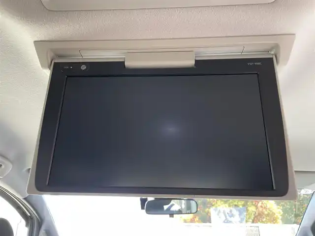 トヨタ ノア ハイブリッド Si 大阪府 2017(平29)年 2.9万km ブラック トヨタセーフティセンス/・プリクラッシュセーフティー/・レーンディパーチャーアラート/・オートマチックハイビーム/・クリアランスソナー/純正10インチナビ/・Bluetooth/フルセグTV/CD/DVD/USB/ラジオ/主要装備/・バックカメラ/・トラクションコントロール/・両側パワースライドドア/・フリップダウンモニター/・ウォークスルー/・LEDヘッドライト/・フォグランプ/・純正フロアマット/・純正AW/・ドライブレコーダー/・ETC２．０