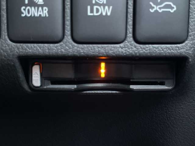 三菱 アウトランダー ＰＨＥＶ G プレミアムパッケージ 神奈川県 2017(平29)年 5.3万km チタニウムグレーメタリック 純正ナビ　/４ＷＤ　/スペアキー１本　/全方位カメラ　/電動リアゲート　/パドルシフト/ステアリングヒーター　/ヒートシーター　　　/パワーシート/レザーシート　/ドラレコ　/ＥＴＣ/コーナーセンサー　/純正AW　/純正フロアマット　/ABS/レーンキープアシスト/オートライト/オートマチックハイビーム/LEDヘッド/LEDフォグ