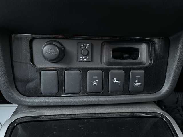 三菱 アウトランダー ＰＨＥＶ G プレミアムパッケージ 神奈川県 2017(平29)年 5.3万km チタニウムグレーメタリック 純正ナビ　/４ＷＤ　/スペアキー１本　/全方位カメラ　/電動リアゲート　/パドルシフト/ステアリングヒーター　/ヒートシーター　　　/パワーシート/レザーシート　/ドラレコ　/ＥＴＣ/コーナーセンサー　/純正AW　/純正フロアマット　/ABS/レーンキープアシスト/オートライト/オートマチックハイビーム/LEDヘッド/LEDフォグ