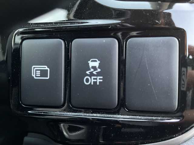 三菱 アウトランダー ＰＨＥＶ G プレミアムパッケージ 神奈川県 2017(平29)年 5.3万km チタニウムグレーメタリック 純正ナビ　/４ＷＤ　/スペアキー１本　/全方位カメラ　/電動リアゲート　/パドルシフト/ステアリングヒーター　/ヒートシーター　　　/パワーシート/レザーシート　/ドラレコ　/ＥＴＣ/コーナーセンサー　/純正AW　/純正フロアマット　/ABS/レーンキープアシスト/オートライト/オートマチックハイビーム/LEDヘッド/LEDフォグ