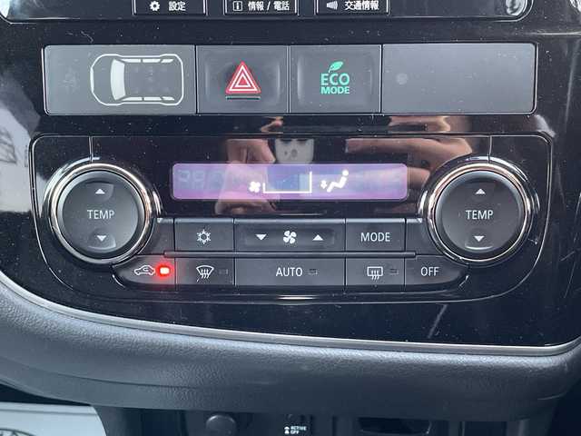 三菱 アウトランダー ＰＨＥＶ G プレミアムパッケージ 神奈川県 2017(平29)年 5.3万km チタニウムグレーメタリック 純正ナビ　/４ＷＤ　/スペアキー１本　/全方位カメラ　/電動リアゲート　/パドルシフト/ステアリングヒーター　/ヒートシーター　　　/パワーシート/レザーシート　/ドラレコ　/ＥＴＣ/コーナーセンサー　/純正AW　/純正フロアマット　/ABS/レーンキープアシスト/オートライト/オートマチックハイビーム/LEDヘッド/LEDフォグ