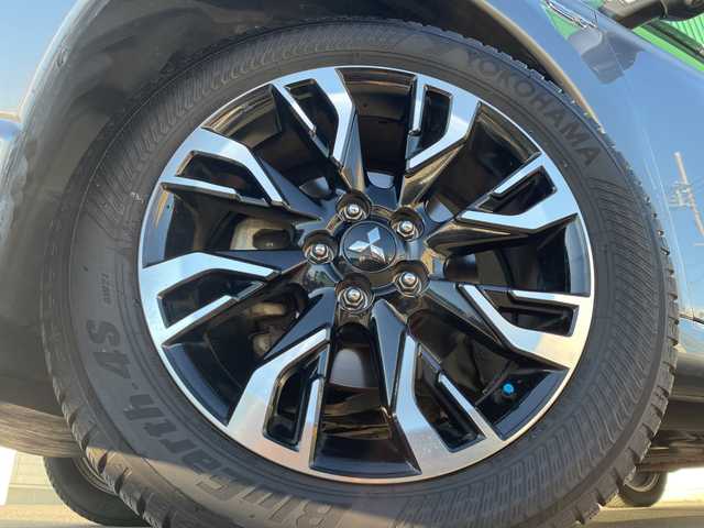 三菱 アウトランダー ＰＨＥＶ G プレミアムパッケージ 神奈川県 2017(平29)年 5.3万km チタニウムグレーメタリック 純正ナビ　/４ＷＤ　/スペアキー１本　/全方位カメラ　/電動リアゲート　/パドルシフト/ステアリングヒーター　/ヒートシーター　　　/パワーシート/レザーシート　/ドラレコ　/ＥＴＣ/コーナーセンサー　/純正AW　/純正フロアマット　/ABS/レーンキープアシスト/オートライト/オートマチックハイビーム/LEDヘッド/LEDフォグ