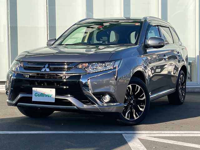 三菱 アウトランダー ＰＨＥＶ G プレミアムパッケージ 神奈川県 2017(平29)年 5.3万km チタニウムグレーメタリック 純正ナビ　/４ＷＤ　/スペアキー１本　/全方位カメラ　/電動リアゲート　/パドルシフト/ステアリングヒーター　/ヒートシーター　　　/パワーシート/レザーシート　/ドラレコ　/ＥＴＣ/コーナーセンサー　/純正AW　/純正フロアマット　/ABS/レーンキープアシスト/オートライト/オートマチックハイビーム/LEDヘッド/LEDフォグ