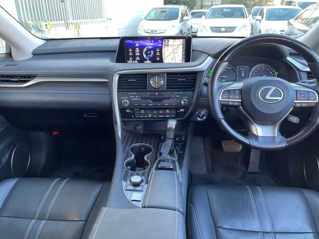 レクサス ＲＸ 450h バージョンL 神奈川県 2019(平31)年 4.8万km ソニッククォーツ プッシュスタート/スマートキー２本/カードキー１個/ビルトインETC2.0/純正SDナビ/AM/FM/DISC/Bluetooth接続/地デジTV/前ドライブレコーダー/クリアランスソナー/プリクラッシュ/レーダークルーズコントロール/アラウンドビューモニター/ブラインドスポットモニター/横滑り防止装置/車線逸脱防止装置/前席パワーシート/前席シートクーラー/全席シートヒーター/ステアリングヒーター/パワーバックドア/オートライト/オートハイビーム/LEDライト/フォグライト/電動格納ミラー