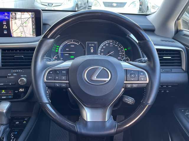 レクサス ＲＸ 450h バージョンL 神奈川県 2019(平31)年 4.8万km ソニッククォーツ プッシュスタート/スマートキー２本/カードキー１個/ビルトインETC2.0/純正SDナビ/AM/FM/DISC/Bluetooth接続/地デジTV/前ドライブレコーダー/クリアランスソナー/プリクラッシュ/レーダークルーズコントロール/アラウンドビューモニター/ブラインドスポットモニター/横滑り防止装置/車線逸脱防止装置/前席パワーシート/前席シートクーラー/全席シートヒーター/ステアリングヒーター/パワーバックドア/オートライト/オートハイビーム/LEDライト/フォグライト/電動格納ミラー