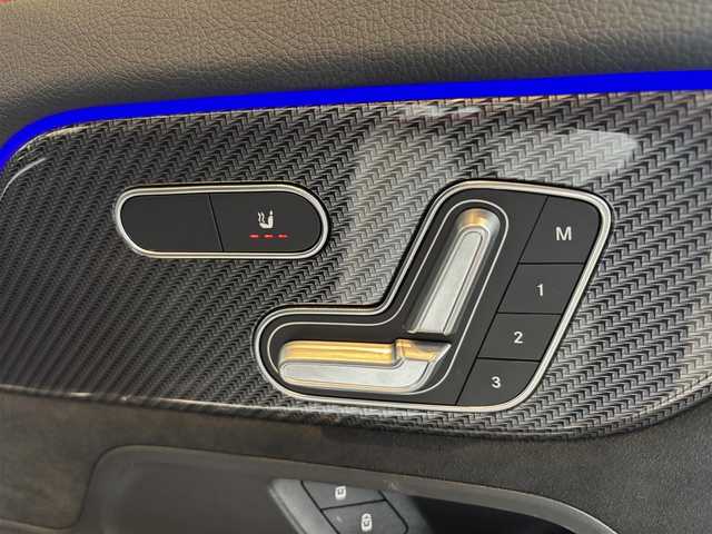 メルセデス・ベンツ ＧＬＡ２００ｄ 4マチック AMGライン 宮城県 2020(令2)年 3万km ポーラホワイト レーダーセーフティＰＫＧ　/ナビゲーションＰＫＧ　/パノラミックスライディングルーフ　/３６０°カメラ　/シートヒーター　/ＬＥＤヘッドライト　/キーレスゴー　/パワーバックドア　/アンビエントライト　/ワンオーナー