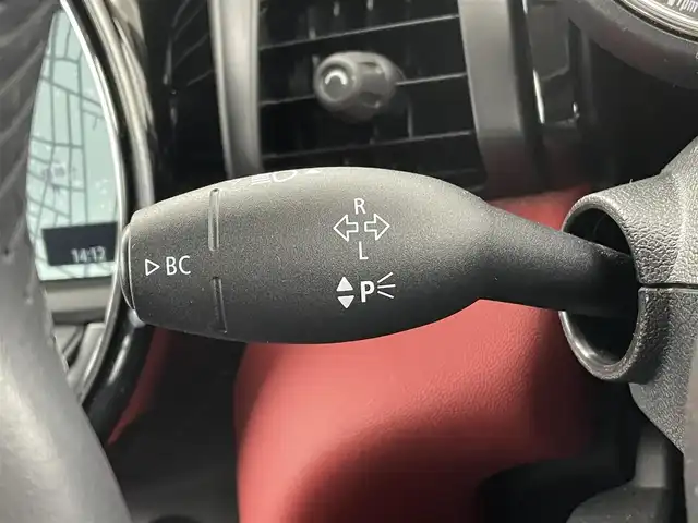 ＭＩＮＩ ＢＭＷ ミニ クーパー 福井県 2016(平28)年 2.8万km 赤Ⅱ 純正ナビ/　Bluetooth/CD/AUX/バックカメラ/コーナーセンサー/プッシュスタート/スマートキー/ACC/LEDライト/純正ETCミラー/純正フロアマット/MTモード/ステアリングスイッチ/アイドリングストップ/ヘッドアップディスプレイ/オプション17インチAW