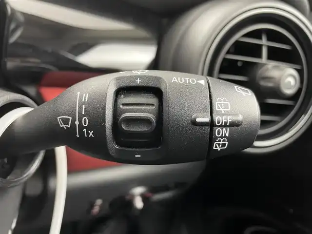 ＭＩＮＩ ＢＭＷ ミニ クーパー 福井県 2016(平28)年 2.8万km 赤Ⅱ 純正ナビ/　Bluetooth/CD/AUX/バックカメラ/コーナーセンサー/プッシュスタート/スマートキー/ACC/LEDライト/純正ETCミラー/純正フロアマット/MTモード/ステアリングスイッチ/アイドリングストップ/ヘッドアップディスプレイ/オプション17インチAW