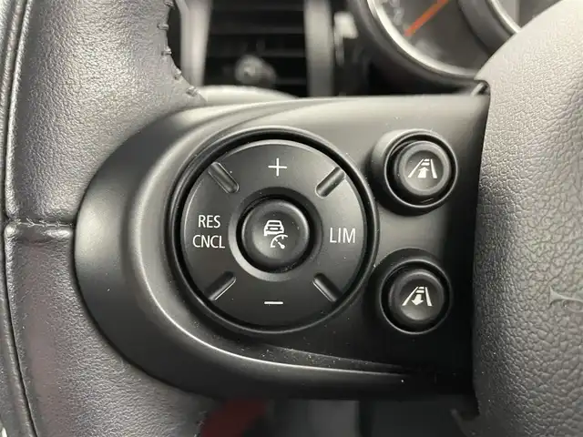 ＭＩＮＩ ＢＭＷ ミニ クーパー 福井県 2016(平28)年 2.8万km 赤Ⅱ 純正ナビ/　Bluetooth/CD/AUX/バックカメラ/コーナーセンサー/プッシュスタート/スマートキー/ACC/LEDライト/純正ETCミラー/純正フロアマット/MTモード/ステアリングスイッチ/アイドリングストップ/ヘッドアップディスプレイ/オプション17インチAW