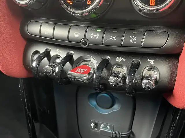 ＭＩＮＩ ＢＭＷ ミニ クーパー 福井県 2016(平28)年 2.8万km 赤Ⅱ 純正ナビ/　Bluetooth/CD/AUX/バックカメラ/コーナーセンサー/プッシュスタート/スマートキー/ACC/LEDライト/純正ETCミラー/純正フロアマット/MTモード/ステアリングスイッチ/アイドリングストップ/ヘッドアップディスプレイ/オプション17インチAW