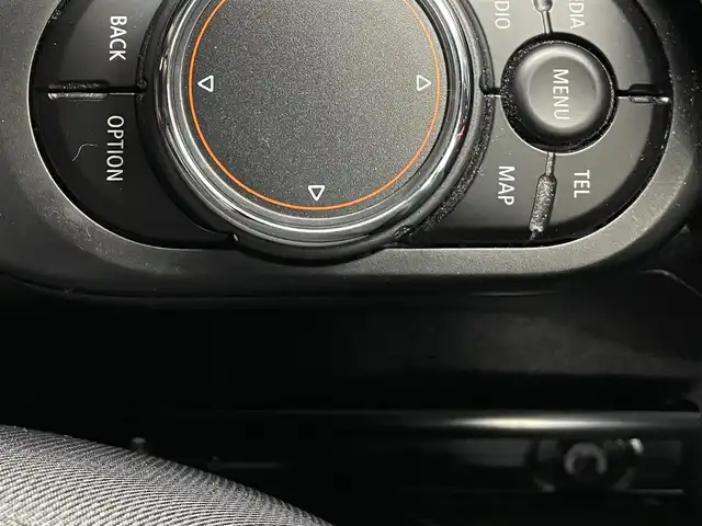 ＭＩＮＩ ＢＭＷ ミニ クーパー 福井県 2016(平28)年 2.8万km 赤Ⅱ 純正ナビ/　Bluetooth/CD/AUX/バックカメラ/コーナーセンサー/プッシュスタート/スマートキー/ACC/LEDライト/純正ETCミラー/純正フロアマット/MTモード/ステアリングスイッチ/アイドリングストップ/ヘッドアップディスプレイ/オプション17インチAW